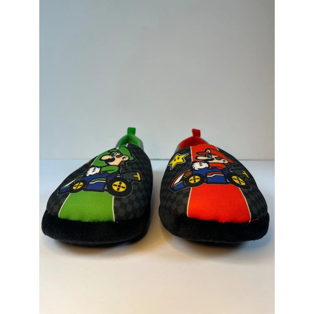 Nintendo Mario Kart Mario and Luigi Kids Slippers Size‎ 2-3 Mismatched Red Green
